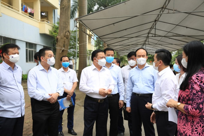 Bí thư Thành ủy Hà Nội kiểm tra công tác phòng, chống dịch Covid-19 tại xã Kim Chung, huyện Đông Anh.