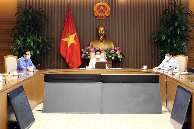 Phó Thủ tướng Vũ Đức Đam, Trưởng Ban Chỉ đạo quốc gia dự họp tại điểm cầu Hà Nội.