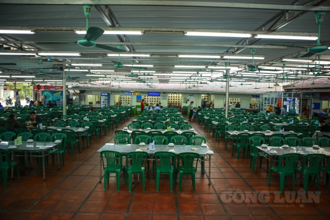 Một nhà hàng vắng khách do ảnh hưởng của dịch COVID-19 (ảnh minh họa).