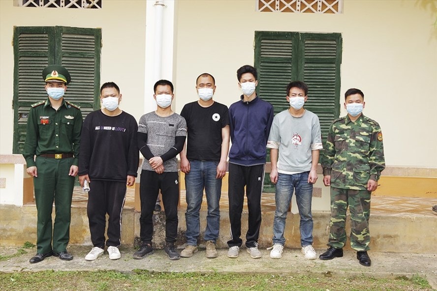Hình ảnh 5 đối tượng liên quan đến vụ án đưa người xuất cảnh trái phép khi bị bắt. Ảnh: laodong.vn