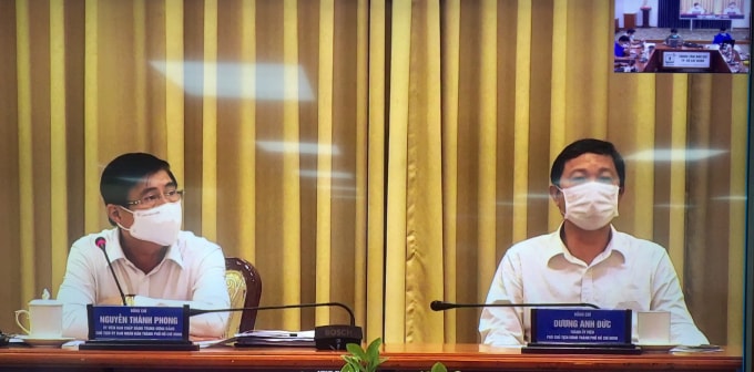 Chủ tịch UBND TP. HCM Nguyễn Thành Phong và Phó chủ tịch UBND TP. HCM Dương Anh Đức chủ trì buổi họp khẩn sáng 10/5.