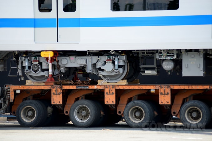 Dự kiến, sắp tới TP. CM sẽ nhập thêm 6 đoàn tàu của tuyến metro số 1. Trong đó, đoàn tàu tiếp theo (loại 6 toa) dự kiến được chia làm 2 lần vận chuyển. Cụ thể, tháng 6 vận chuyển 2 đoàn và 2 đoàn còn lại được đưa về trong tháng 7.