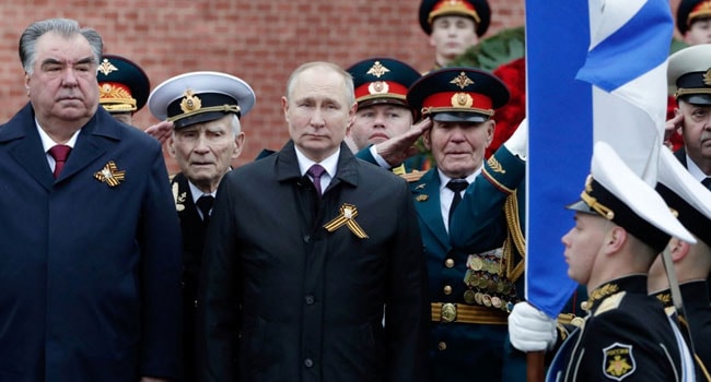 Tổng thống Putin cam kết bảo vệ lợi ích của Nga trong bài phát biểu kỷ niệm 76 năm Ngày Chiến thắng phát xít Đức - Ảnh: Reuters