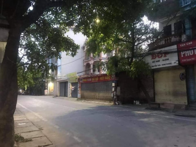 Thực hiện cách ly toàn phường Hùng Vương đảm bảo nguyên tắc gia đình cách ly với gia đình, tổ dân phố cách ly tổ dân phố.Ảnh: CTV