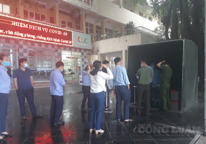 Đeo khẩu trang nơi công cộng là biện pháp được Quảng Ninh áp dụng nghiêm ngặt. Ảnh: Nguyễn Quân.