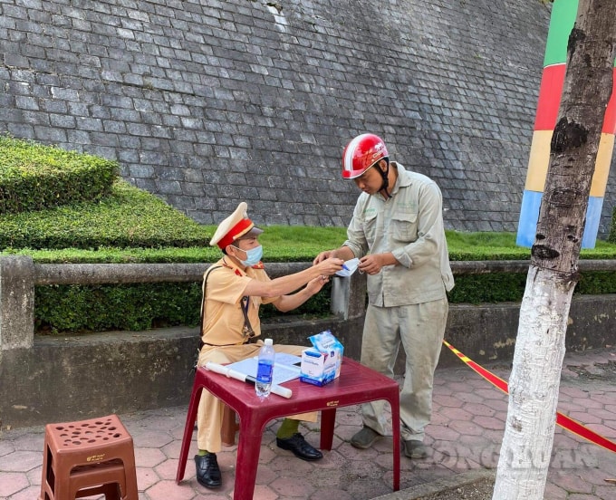 Một trường hợp vi phạm bị xử lý (ảnh công an cung cấp).