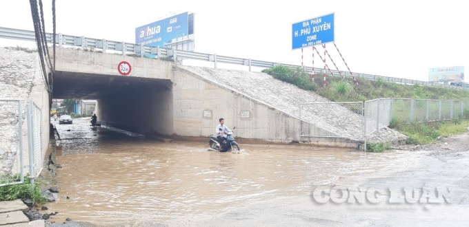 Hầm chui bị ngập lụt khi trời mưa
