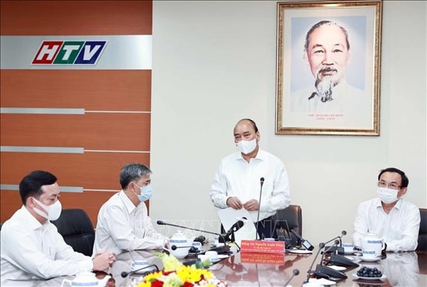 Chủ tịch nước Nguyễn Xuân Phúc làm việc với lãnh đạo Đài Truyền hình TP Hồ Chí Minh. Ảnh: TTXVN