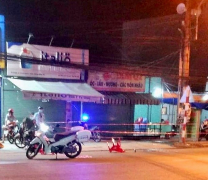 Cơ quan chức năng phong tỏa hiện trường để điều tra vụ việc