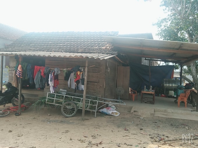 Ngồi nhà mà gia đình ông Sơn đang sinh sống sau khi bị thu hồi đất.