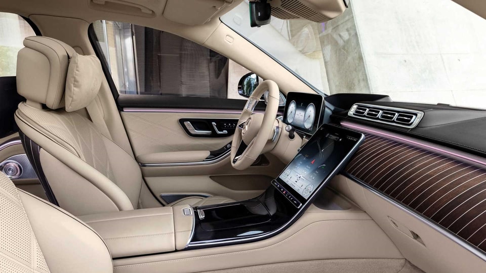 Mercedes-Maybach S 650 2022. Ảnh: Carbuzz