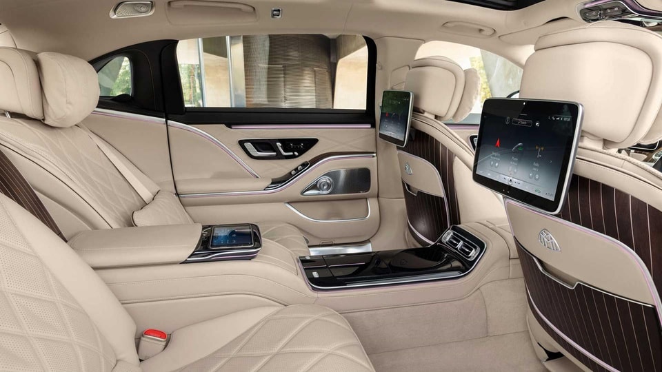 Mercedes-Maybach S 650 2022. Ảnh: Carbuzz