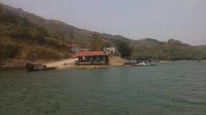 Bến phà Vạn Yên.