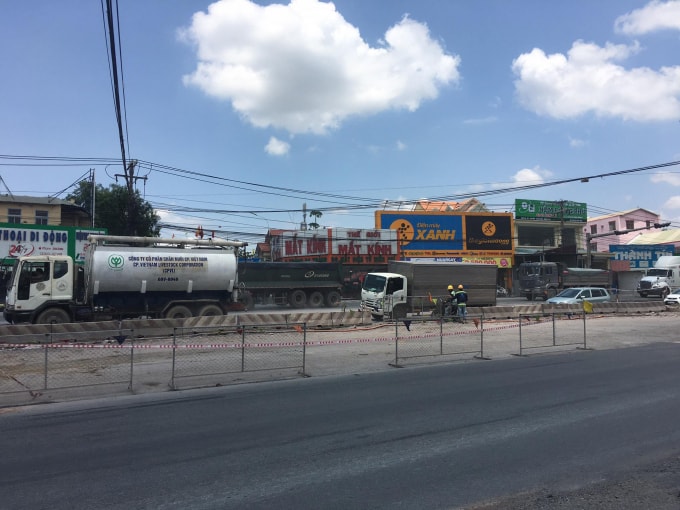 Tăng lực lượng điều tiết, phân luồng giao thông đã phần nào giảm được ùn tắt tại khu vực công trình thi công.