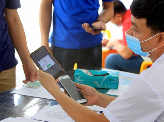 Đẩy mạnh khai báo y tế điện tử phục vụ phòng, chống dịch COVID-19 bằng mã QR. Ảnh: Minh Hảo
