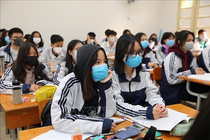 Học sinh lớp 9 và lớp 12 ở Hà Nam đi học trở lại từ ngày 17/5. Ảnh: TTXVN