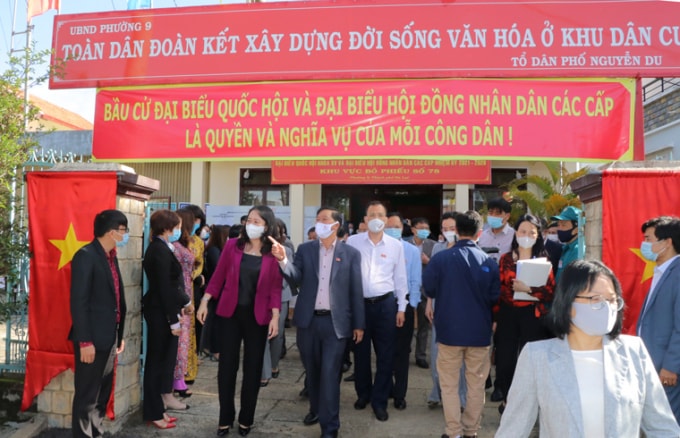 Phó Chủ tịch nước Võ Thị Ánh Xuân kiểm tra thực tế công tác chuẩn bị bầu cử tại Tổ dân phố Nguyễn Du (Phường 9, TP. Đà Lạt)
