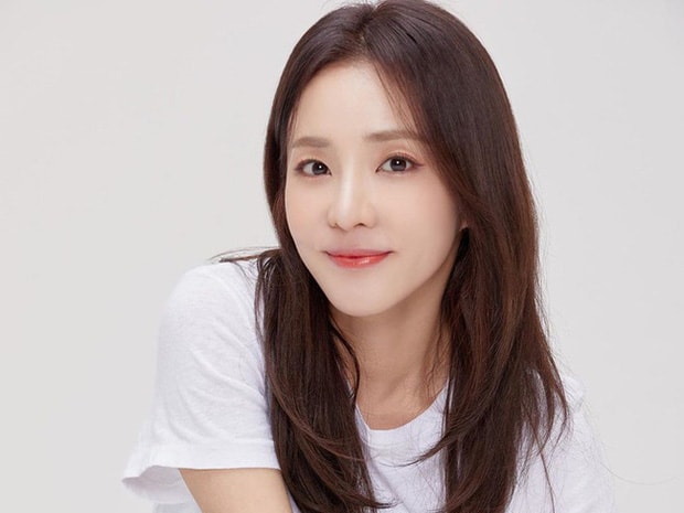 Sandara Park - cựu thành viên nhóm 2NE1 rời YG Entertainment sau 17 năm gắn bó.