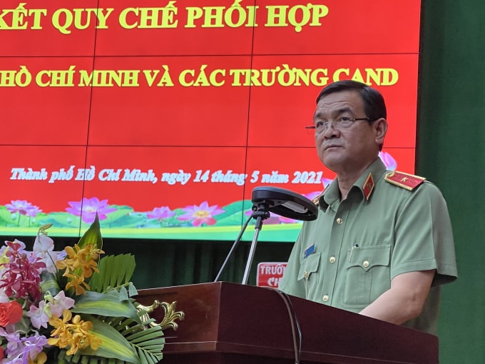Thiếu tướng Lê Hồng Nam phát biểu tại lễ ký kết.