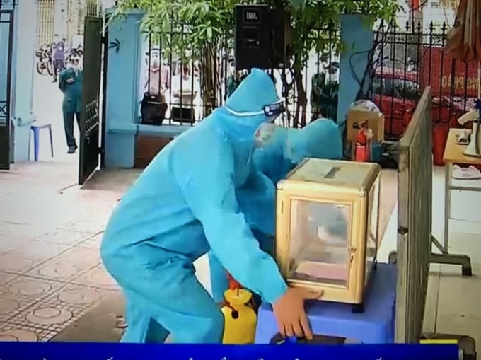 Diễn tập phòng chống dịch Covid-19 ở điểm bầu cử trọng yếu trên địa bàn phường Quán Thánh, quận Ba Đình.
