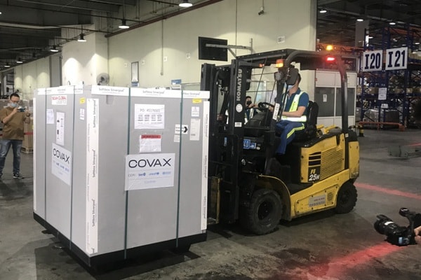 Vắc xin đợt 1 của COVAX Facility vận chuyển về nơi bảo quản