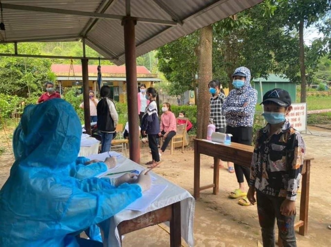 Chốt lấy mẫu xét nghiệm tại huyện Nậm Pồ.