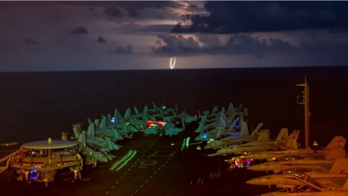 Hàng không mẫu hạm USS Nimitz của Hải quân Hoa Kỳ đi qua Biển Đông vào tháng 7 năm 2020 © Hải quân Hoa Kỳ / Reuters