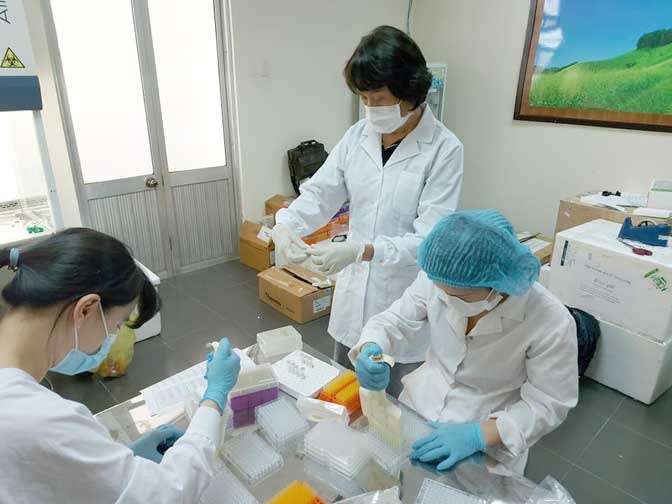 CDC Đà Nẵng là đơn vị đầu tiên trong cả nước triển khai thành công việc xét nghiệm mẫu gộp 5, trở thành kinh nghiệm cho các địa phương khác.
