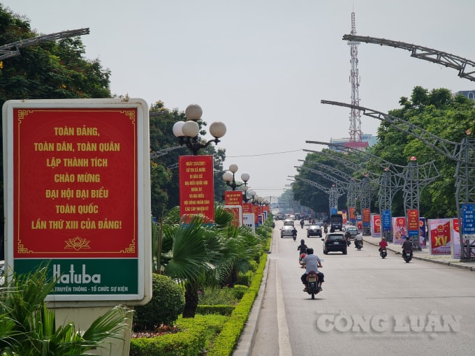 Hệ thống pano, áp phích cỡ lớn, pano dạng hộp…, bố trí hợp lý