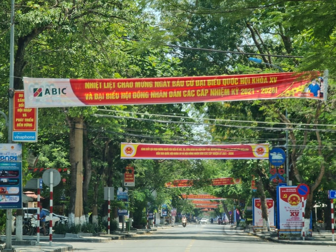 Tại TP Sầm Sơn cũng đã lắp đặt các pa nô, áp phích, treo băng rôn ở những tuyến đường chính
