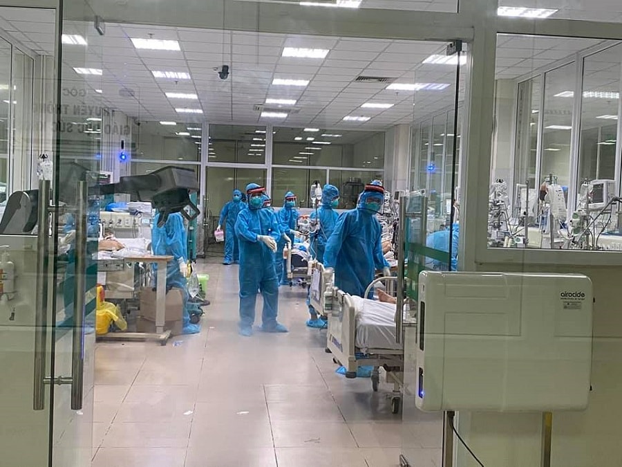 Bệnh viện Bệnh Nhiệt đới Trung ương xác nhận hiện có 52 bệnh nhân Covid-19 đang điều trị tại bệnh viện diễn biến nặng. Ảnh: TL