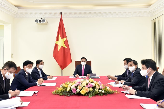 Quang cảnh cuộc điện đàm.
