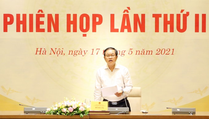 Phó Chủ tịch Quốc hội Đỗ Bá Tỵ, Ủy viên Hội đồng Bầu cử Quốc gia, Trưởng Tiểu ban An ninh, trật tự và y tế phát biểu tại phiên họp.