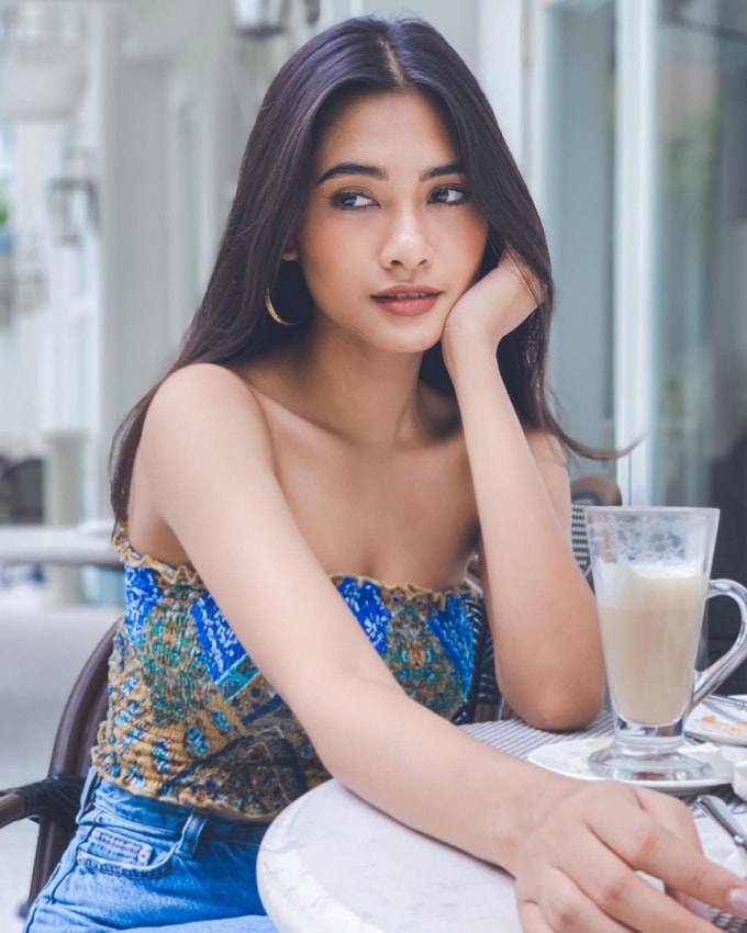 Wint Lwin là một trong những người tham gia biểu tình ở những tuần đầu tiên.