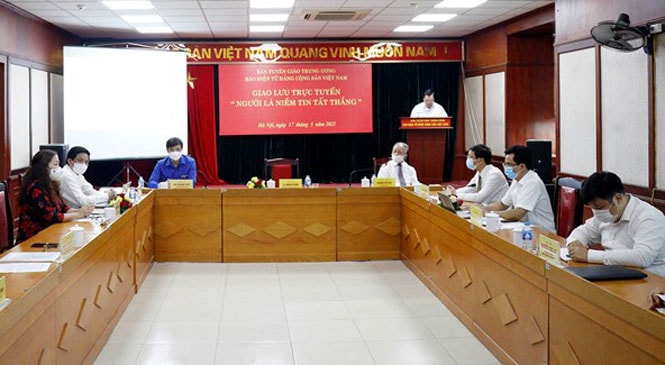 Quang cảnh buổi giao lưu trực tuyến. Ảnh: Đình Hiệp