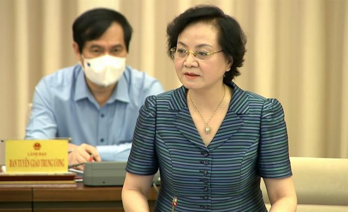 Bộ trưởng Bộ Nội vụ Phạm Thị Thanh Trà trình bày báo cáo của Chính phủ.