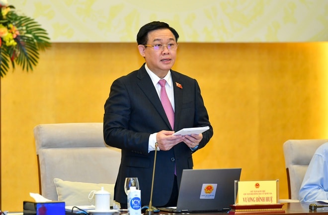 Chủ tịch Quốc hội Vương Đình Huệ, Chủ tịch Hội đồng Bầu cử quốc gia phát biểu tại phiên họp.