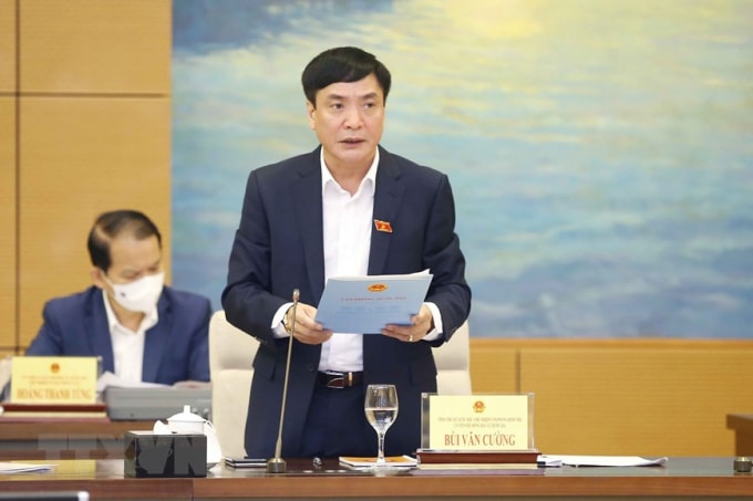Ủy viên, Tổng Thư ký Quốc hội Bùi Văn Cường - Chánh Văn phòng Hội đồng Bầu cử quốc gia báo cáo tại hội nghị. Ảnh: TTXVN