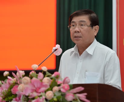 Ông Nguyễn Thành Phong, Chủ tịch UBND TP. HCM tại buổi tiếp xúc cử tri quận 1.