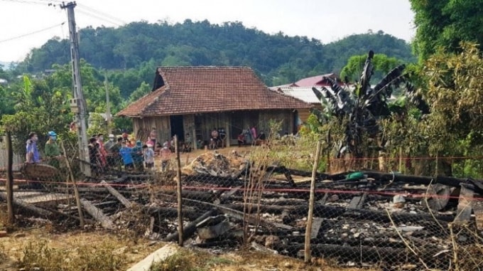 Căn nhà bị thiêu rụi sau vụ cháy.