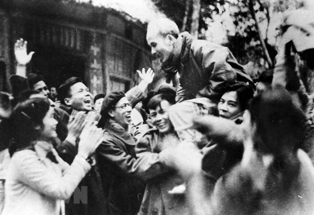 Chủ tịch Hồ Chí Minh đến dự Đại hội toàn quốc thống nhất Việt Minh-Liên Việt tại Việt Bắc từ ngày 3-7/3/1951. Nguồn: TTXVN