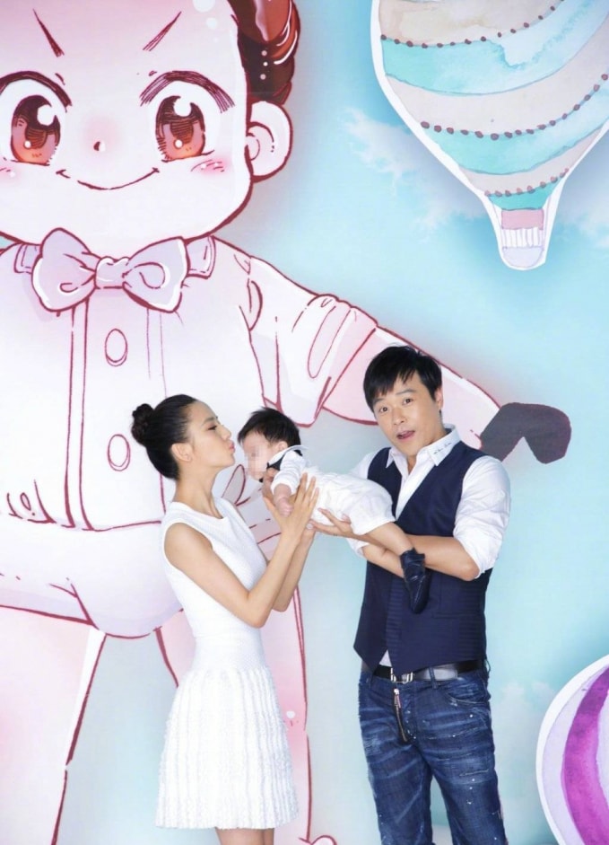 Đây là cuộc ly hôn nhận được nhiều sự ủng hộ của khán giả vì Trần Tư Thành trong thời gian sống chung với nữ diễn viên đã không ít lần đối xử tệ bạc với cô.
