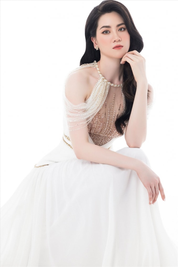 Mai Hương có vẻ đẹp lai Tây và sang trọng.