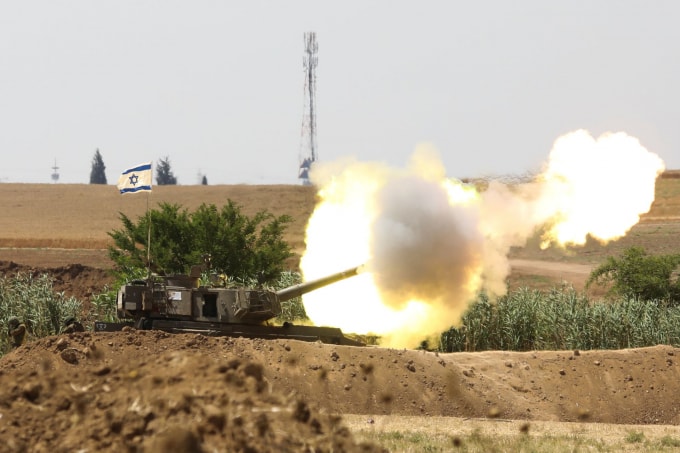 Một đơn vị pháo binh Israel nã pháo vào Dải Gaza ngày 20 tháng 5 năm 2021 Ảnh: REUTERS / Baz Ratner