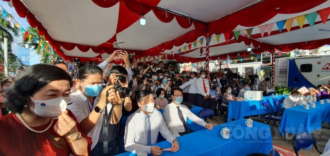 Đông đảo phóng viên cơ quan thông tin báo đài đã đến tham gia nhằm tuyên truyền