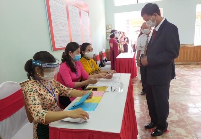 Nhiều cử tri An Lão đã thực hiện quyền bầu cử của mình.