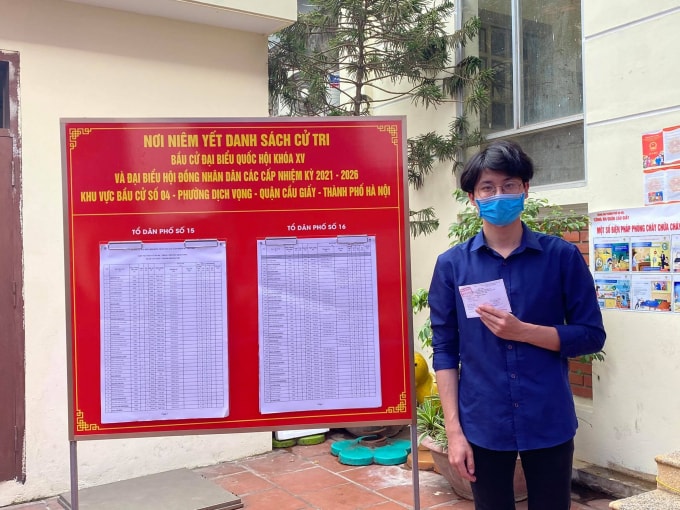 Cử tri Nguyễn Đức Dương (21 tuổi, Cầu Giấy, Hà Nội) lần đầu tiên đi bầu cử, cảm thấy rất vui và hào hứng, Dương mong muốn cùng với các cử tri Thủ đô sẽ chọn được những người thực sự có đức, có tài để gánh vác trọng trách, đáp lại sự tin tưởng của Đảng, Nhà nước và nhân dân