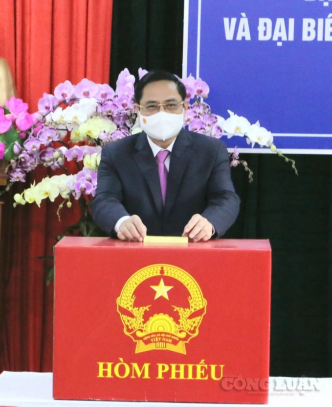 Thủ tướng Chính phủ Phạm Minh Chính cho biết, rất xúc động khi tận mắt chứng kiến sự vui mừng, phấn khởi của từng cử tri