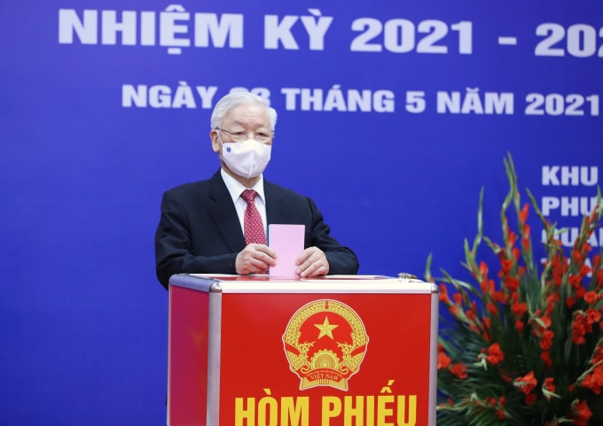 Tổng Bí thư bỏ phiếu bầu cử. Ảnh:QH