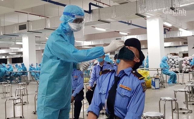 Việc để lộ thông tin đời tư bệnh nhân COVID-19 khiến nhiều người gặp phải những phiền toái không đáng có (ảnh TL).